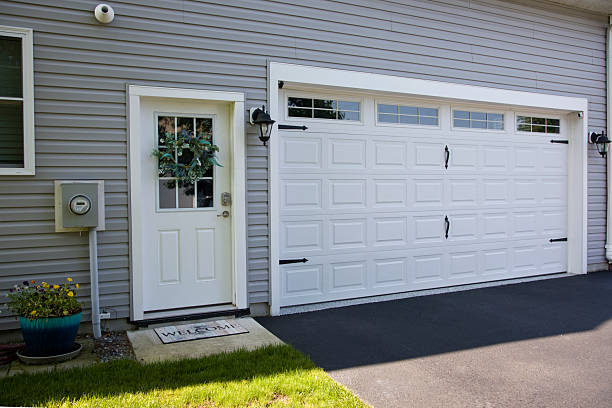 24/7 Emergency Garage Door Panel Replacement experts in Elwood, IL